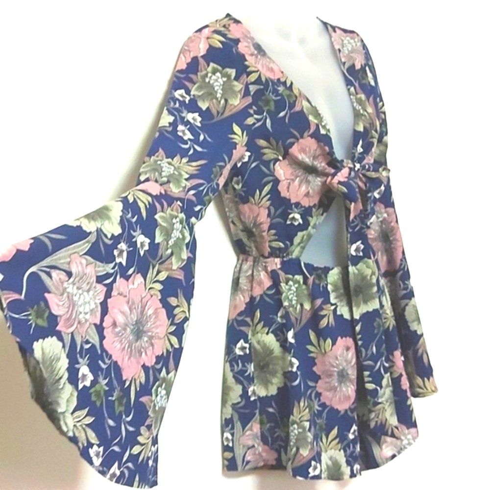 NWOT Revamped Flower Romper, Size Medium